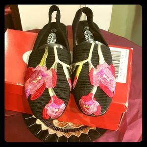 Slingback black mesh sandals with flower embroider